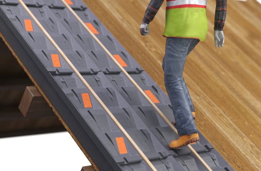 Illustratie van een SlimFix RenoPro dakelement die op het dak belopen wordt door een persoon