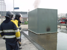Nauwelijks rookvorming en geen brandontwikkeling te zien bij de brandtest met staalsandwichpanelen