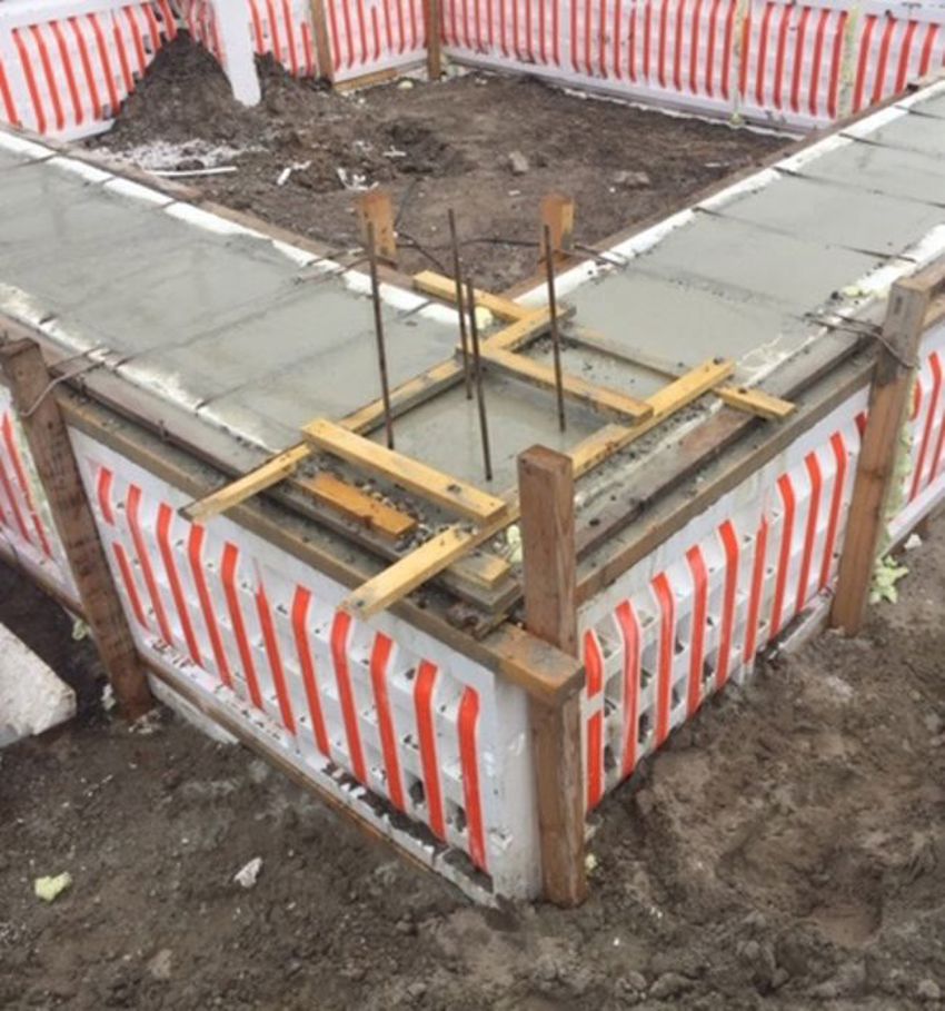 Projectfoto van PowerKist XL bekisting waar beton gestort is en met extra houten regels in de hoek.