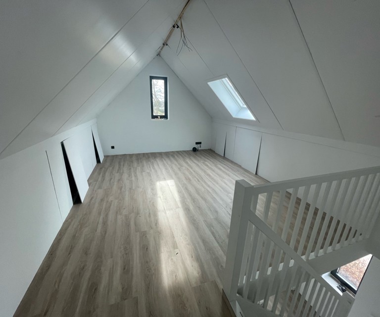 Projectfoto van het eindresultaat van het prefab Max dakelement vanuit de binnenzijde gezien. 