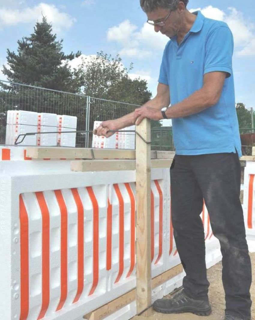 Projectfoto van het totaalbeeld van het plaatsen van houten regel en XL-beugel bij de PowerKist XL. 