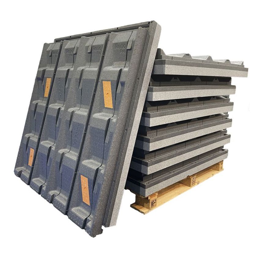 Een foto van een stapel dunne 3.7 SlimFix RenoPro losse dakelementen