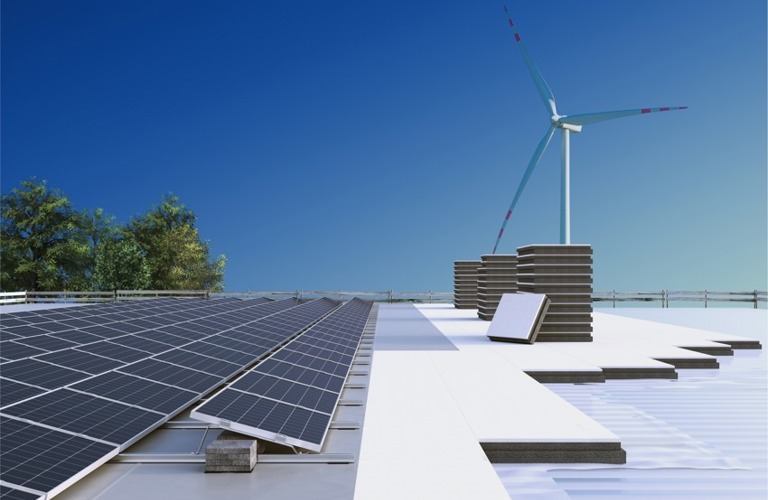 Illustratie van een plat dak met gedeeltelijk PowerTop Protect isolatieplaten en zonnepanelen. 