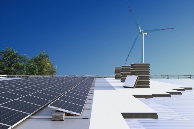 Illustratie van een plat dak met gedeeltelijk PowerTop Protect isolatieplaten en zonnepanelen. 