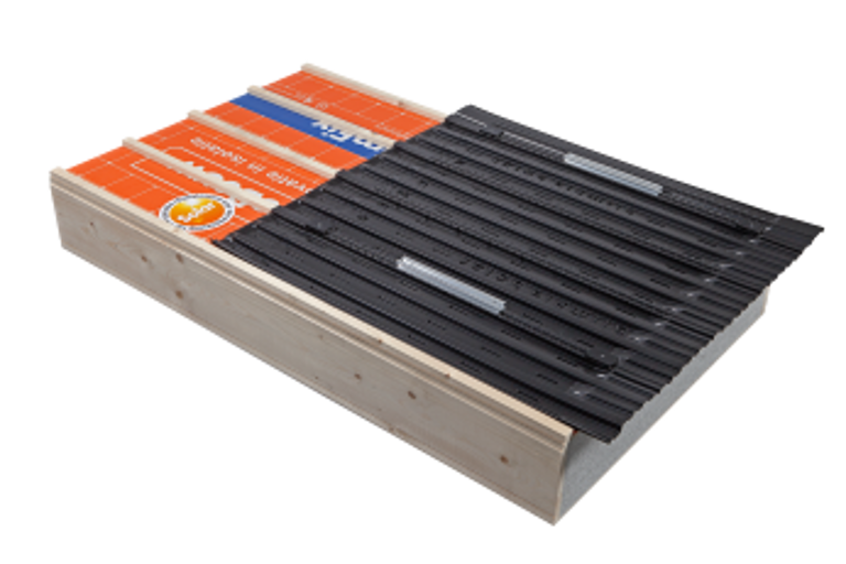 Packshot van SlimFix XT dakisolatie en daarop een Solar daksysteem